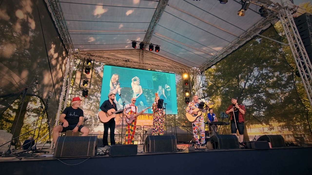 Kapela P.O.R.T. hraje na Polabinské pouti